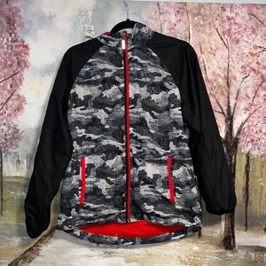 AQ Black and White Camo Full Zip with Red trim Hooded jacket Youth L 14/16 EUC